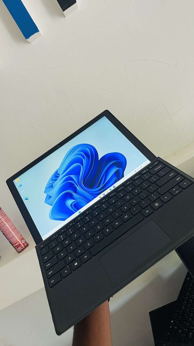 Surface pro7 i7 10th gen Ram16GB Disque 512ssd 