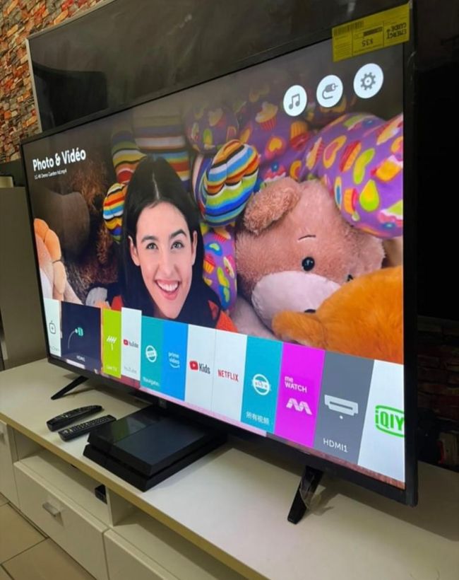 Écran plat LG 49 pouces smart Tv 