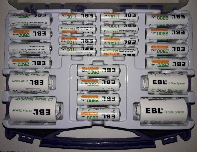 Valise de 20 piles rechargeables EBL + adaptateurs 