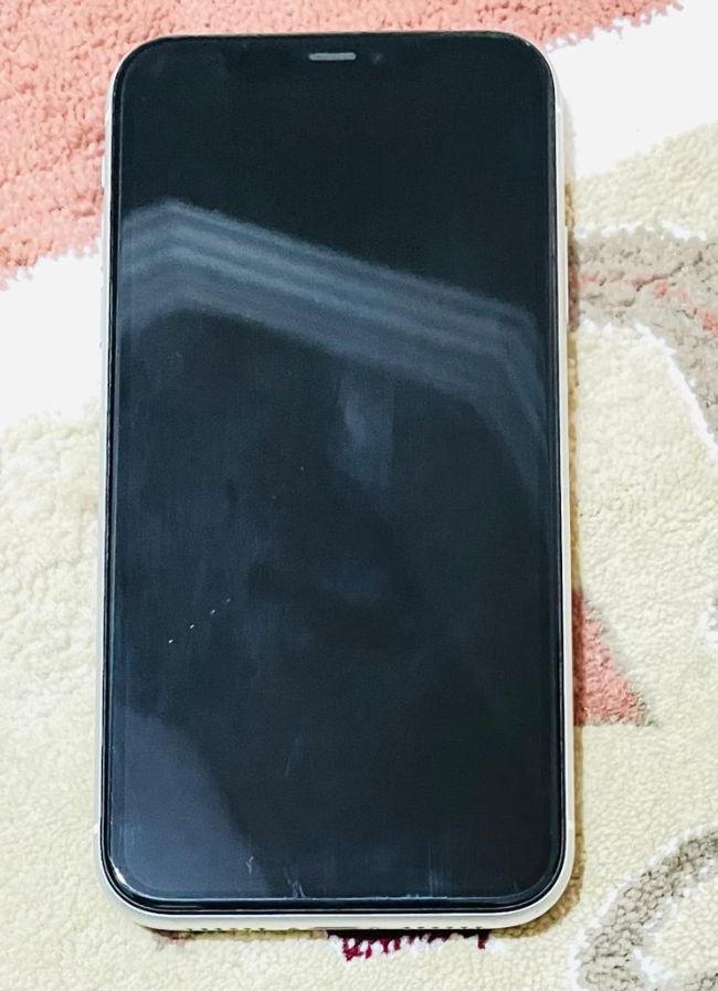 Iphone 11 جديدة حالتها زينة و ماهي واعرة 