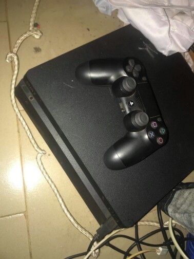PlayStation 4 slim معها لعبتين ماه واعرة بمناسبة رمضان
