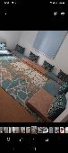 Un petit salon de 04 matelas avec moquette et tapis 