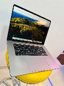 MacBook Pro touch bar i7 2019